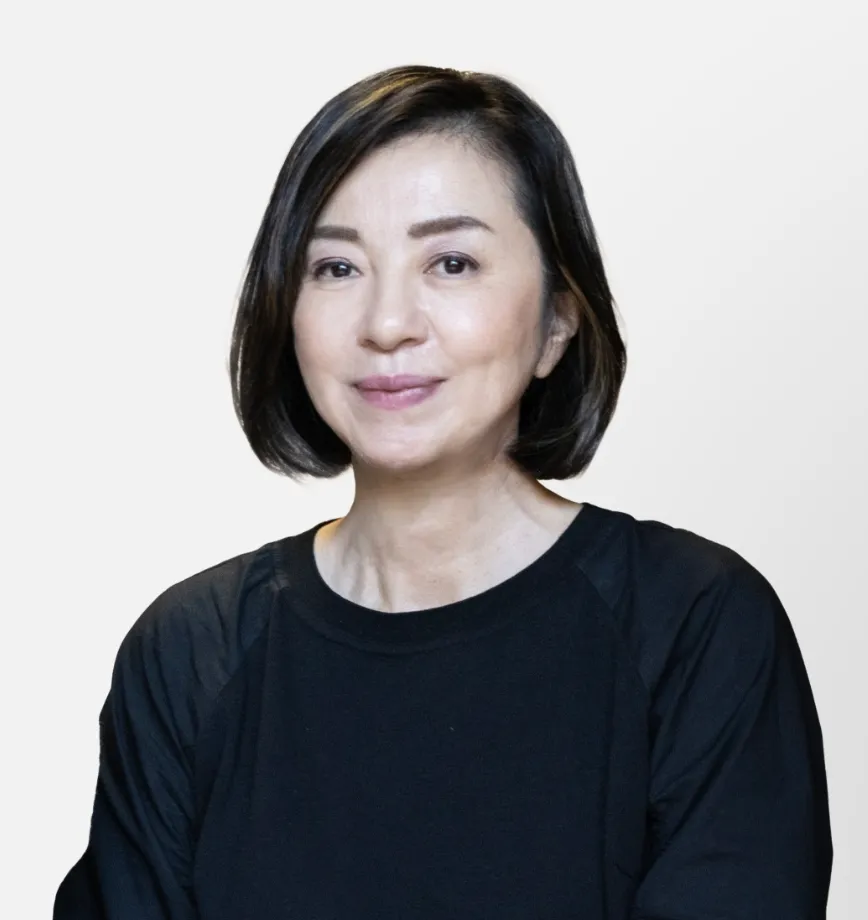 審査員：織作 峰子